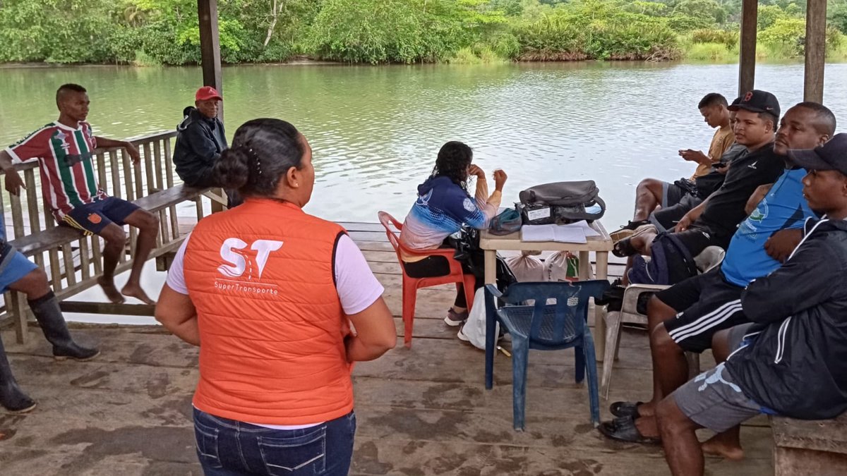 Supertransporte's tweet photo. #NosMovemosPorTi y desde la Dirección de Promoción y Prevención de la Delegatura de Puertos, en el marco de la estrategia #RíosQueConectan, llegamos al municipio de #Acandi en el Departamento del #Chocó, para actualizar la información de la infraestructura fluvial de la zona. https://t.co/hxmKfwag6x