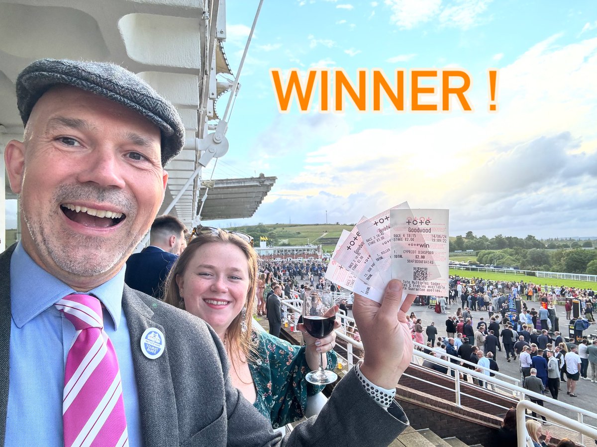 UndCoverEngland's tweet photo. A wonderful evening of #horseracing @Goodwood_Races  #Gloriousgoodwood , with the lovely @keep_foundation  group from #Kentuckyequine and some great #winnings after some #toptips by #pundit and ex #jockey #colinbrown . #kentucky #horseracing #Goodwood @BBGuides https://t.co/wu0ZbnRAGd