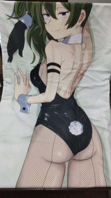 ちなみにこちらの抱き枕、バニーverもございますので、何卒…! 