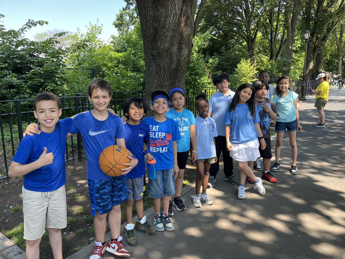 Ps96x's tweet photo. Another successful Field Day is in the books!  Our 3rd - 5th grade scholars spent the day at Waring Park playing games, racing, and working in teams.  We love taking our learning outside the classroom and so do our scholars! @cristinevaughan @UFT_Elementary @District11BX https://t.co/IPSW0hdxYT