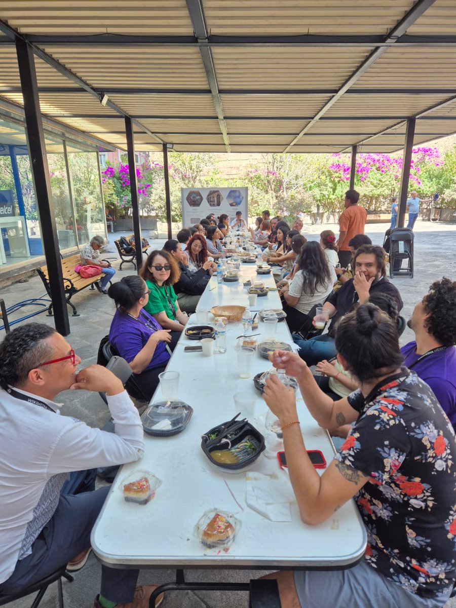 Terminamos nuestras actividades en <a href="/ElRuleOficial/">El Rule Comunidad de Saberes</a> con la tertulia educativa "Navegando el acceso abierto: cómo identificar revistas confiables para consultar y publicar" con <a href="/ivonnelujano/">Ivonne Lujano</a> y con una deliciosa comida. 

💚📰📚🍔😋

#WikipediaEsParteDeLaEducación