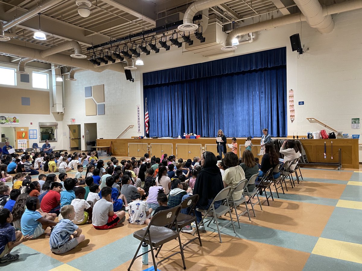 mr_mtozzi's tweet image. Grade Level Celebrations at #EMKPRIDE ⁦@NicoleFoulksEMK⁩