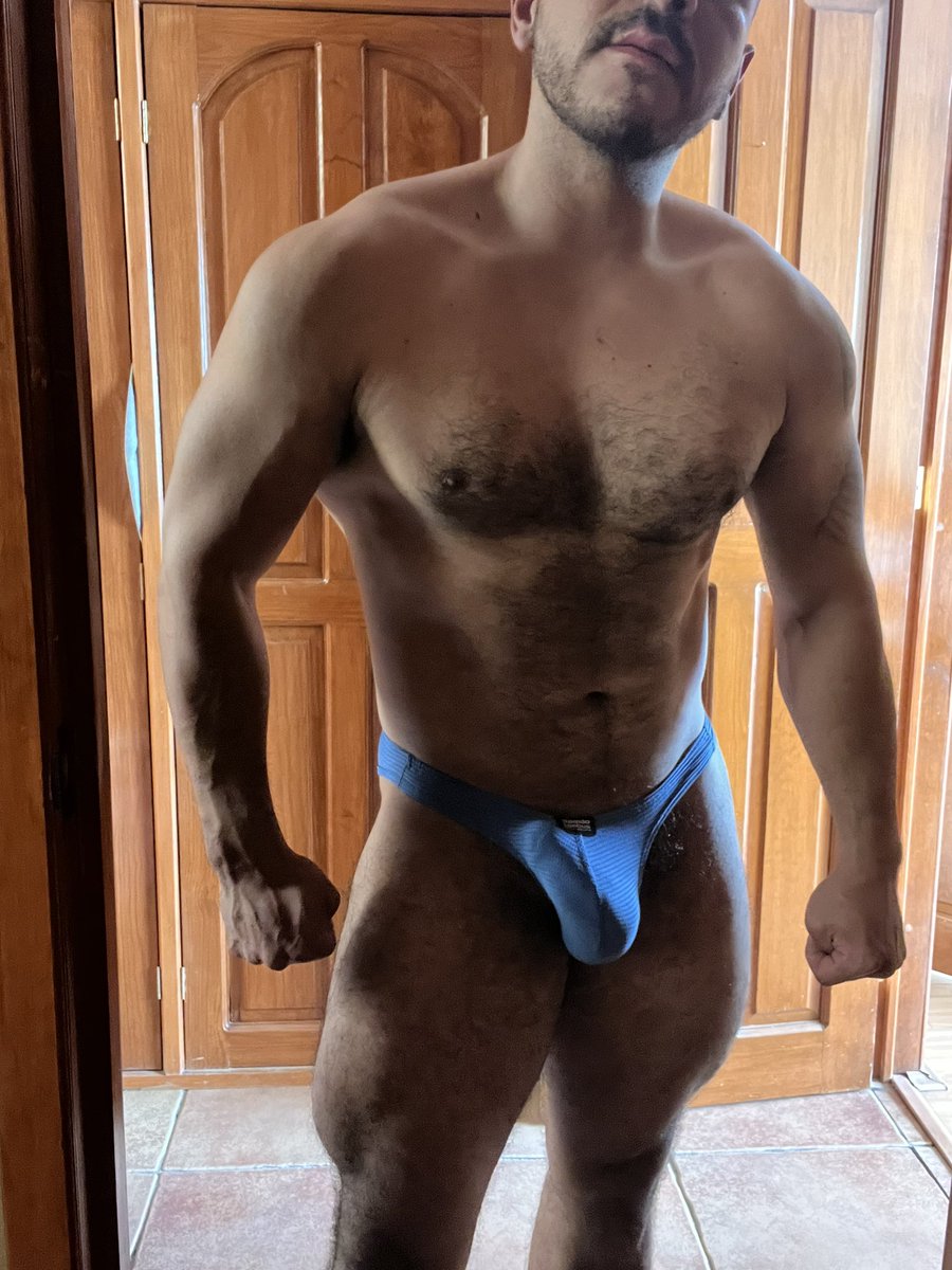 Kl4mbr3's tweet photo. Erecto y con ganas de culear .. RT si me prestas tu culo para satisfacerme !! 😈 https://t.co/syce3JG7tI