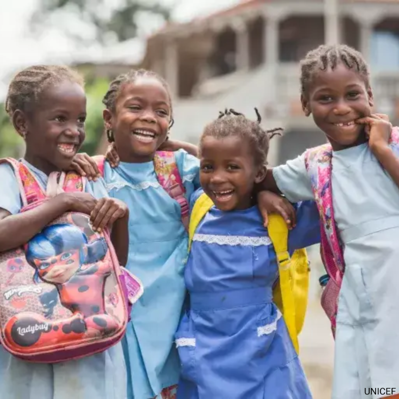 ONU_fr's tweet photo. C’est la Journée de l’enfant africain, en souvenir du massacre des étudiants à Soweto en 1976, par le régime d’Apartheid, au cours d’une marche pour leurs droits.

Défendons cette année leur droit à une éducation accessible, inclusive &amp; abordable. Plus avec l'@UNICEF_FR. ⬇️