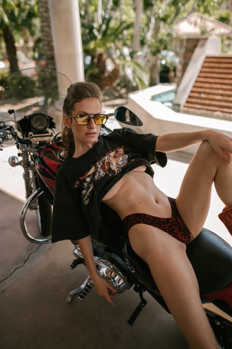 Prolly 1 of my fav photos I&rsquo;ve ever taken on my bike! Worth riding thru the rain to Palm Springs, CA<a href="/tag/ellyclutch"class="tags"><span>#ellyclutch</span></a>