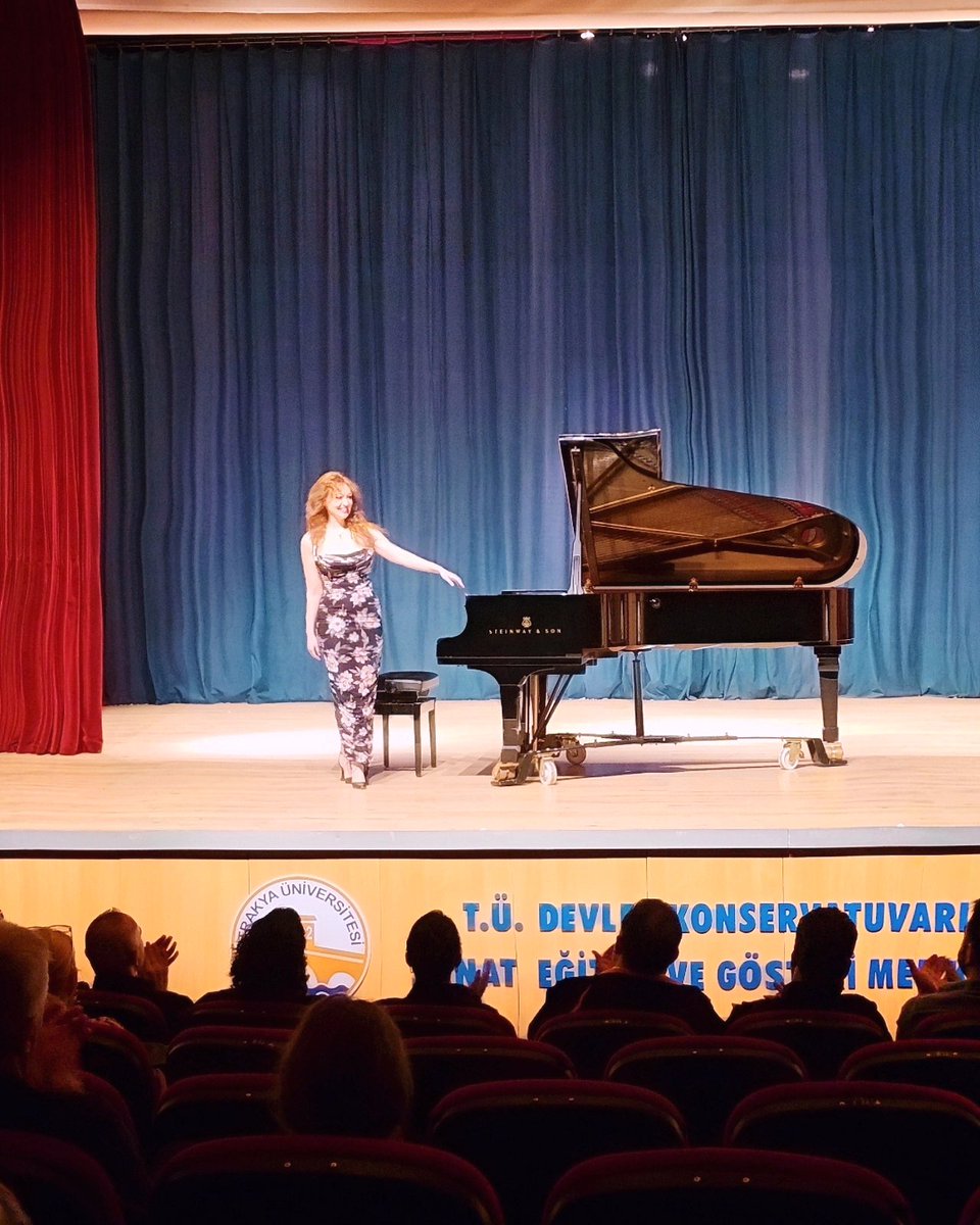 DuyguDedeogluD's tweet photo. 🌸🤍🎹 https://t.co/CBgcyksk5b