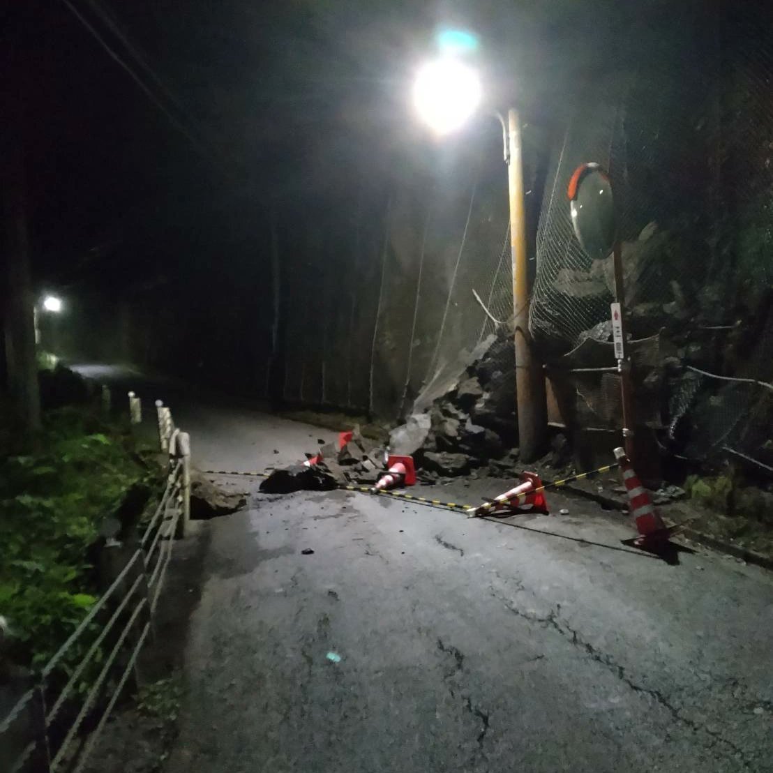 ２０2４/６/１５
本日、日原鍾乳洞、日原渓流釣場、日原鍾乳洞売店、森林館は、日原街道通行止めにより休業といたしますのでよろしくお願いいたします。
通行止め解除については現在わかっておりません。
皆様のご協力ご理解をお願い致します。
#日原
#奥多摩
#日原鍾乳洞