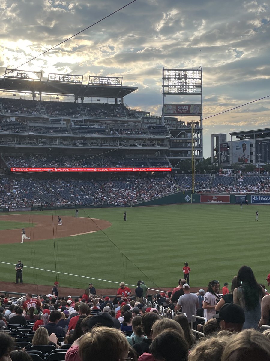 CoachGroff16's tweet image. Great night at Nationals Park taking in a game.