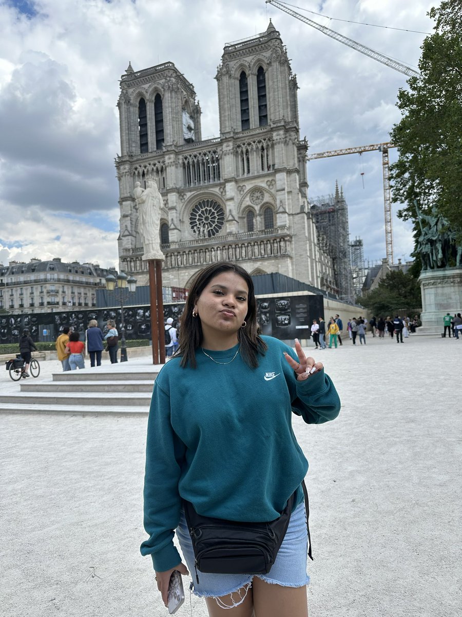 Mrs. Longoria 4th grade teacher ❤️ tweet media