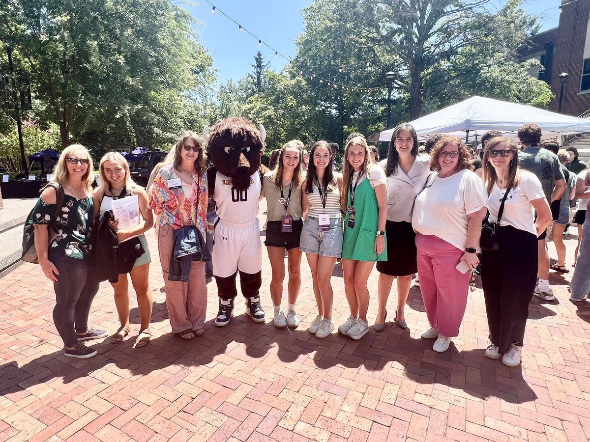 McQueenCandice's tweet photo. And that's a wrap on @lipscomb New Student Orientation #4! The BEST way to end the week is meeting EVEN MORE new Bisons ๐ฆฌ ๐ฆฌ who will be part of the Herd this fall. Welcome home! Looking forward to NSO #5 later this month! #LipscombBound #GoLipscomb https://t.co/Glwdg5RYIy