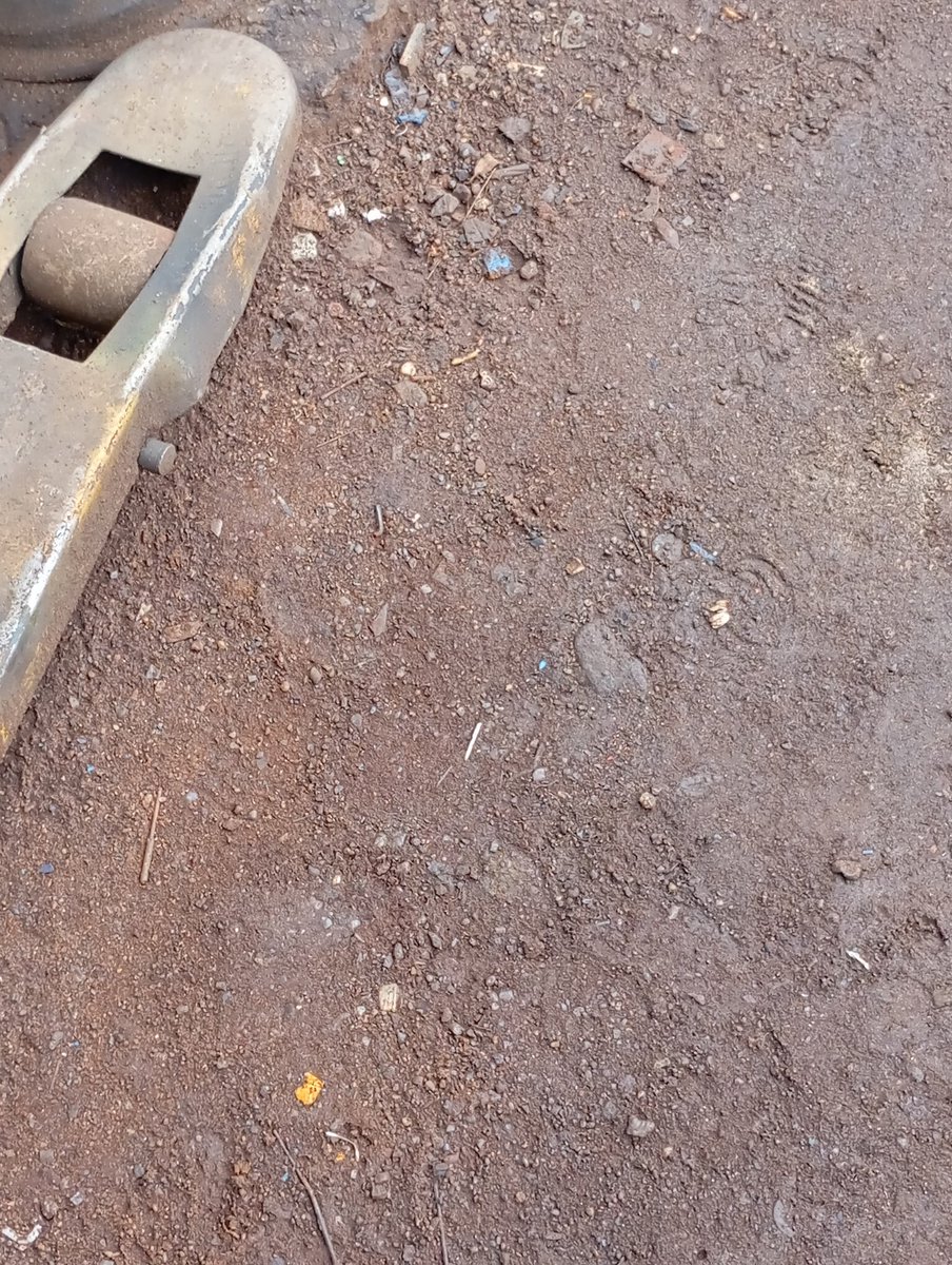 BluekvX's tweet image. Just before we shutdown activities at our base yard of operations.
Got into my housekeeping ritual mode. 🧵 👨‍🔧🧹

#WeekendCleanUp #BaseYardHousekeeping
@cleanify_vet 

Before                                              After