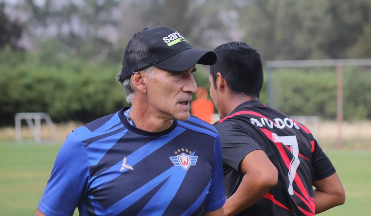 eldiabolivia's tweet photo. Russo asume como nuevo entrenador de Wilstermann: โLa idea es tratar de ser protagonistasโ
Conoce toda la informaciรณn >> https://t.co/zBgdXq4bfX
#ElDรญaBolivia #AlejandroRusso #Wilstermann #DTConfirmado https://t.co/aIZnlCwUQ4