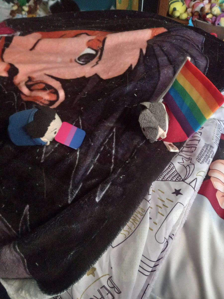 Phoenix tsum tsum comes out to Miles as bisexual shortly after.