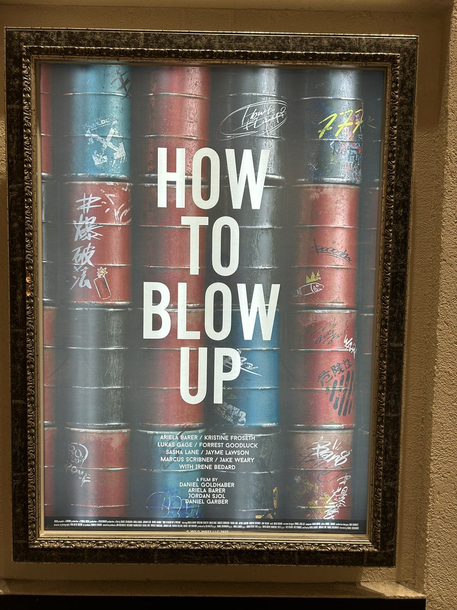 marigold_pot's tweet image. 若者達が爆発物を手作りし爆破実行に移すまでの過程と背景が、精密に描かれていて手に汗握りっぱなし。予想の斜め上をいく結末の後はどうなったのだろう。それにしても、環境破壊企業への抗議が破壊行動とは皮肉。目には目を。

#Howtoblowup