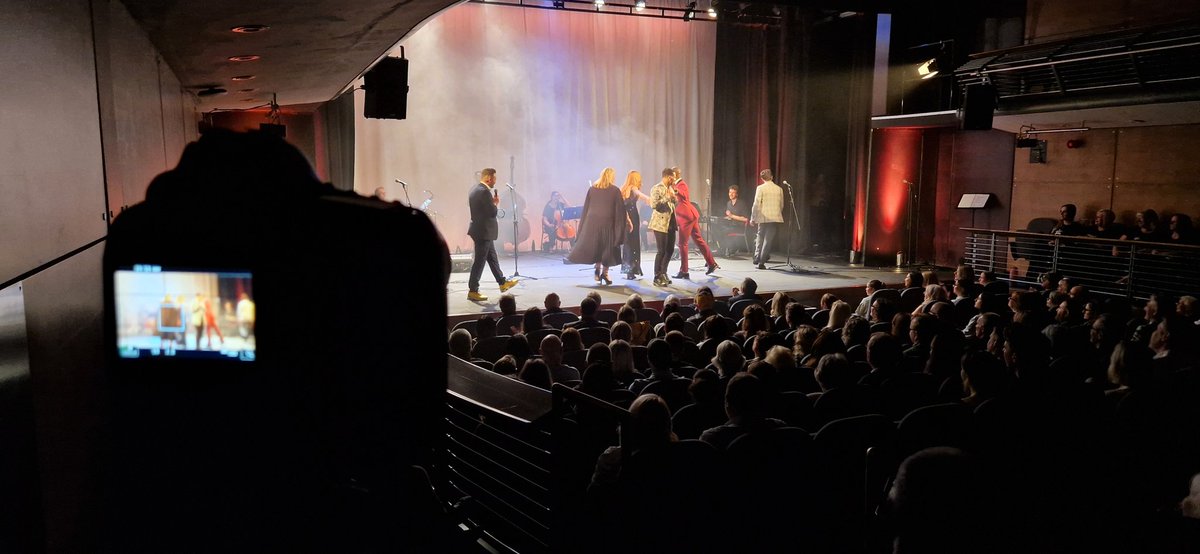 What a privilege to film the incredible performances by West End stars, joined by the children of <a href="/embarkfed/">Embark Federation</a> <a href="/LadywoodKH/">Ladywood Primary and Nursery School</a> <a href="/ChaucerJun/">Chaucer Junior School</a> &amp; <a href="/ReptonSchool/">Repton School</a> tonight. 📷

An amazing night and all whilst raising money to help the next generation of performers realise their dreams! 🌟🎤