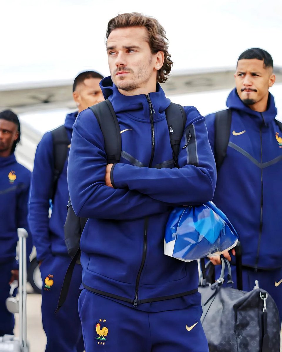 teamgrizibra's tweet photo. ⚽️| Embarque da seleção Francesa a caminho da Alemanha, para a disputa da UEFA Euro 2024 💙 ❤

#Griezmann #AllezLesBleus #euro2024 https://t.co/UK2elQA4MH