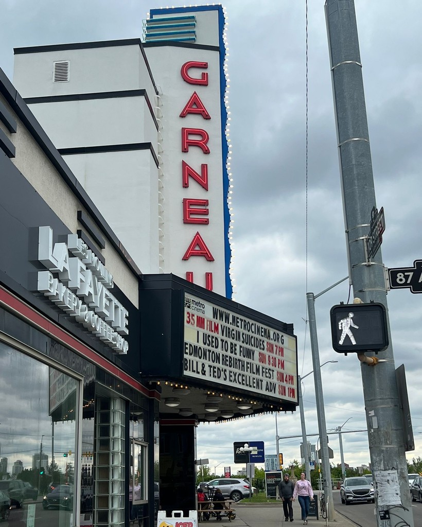 TheGaLeiLo's tweet photo. My dumb ass forgot to go take a picture in front with this as it was like the main pic I planned on taking lol
But damn is it really cool to see something I did with this lettering at the theatre 😍
#erff #rebirth #edmontonrebirthfilmfestival #yeg #edmonton #780 #ejazz https://t.co/0BqIOh5haN