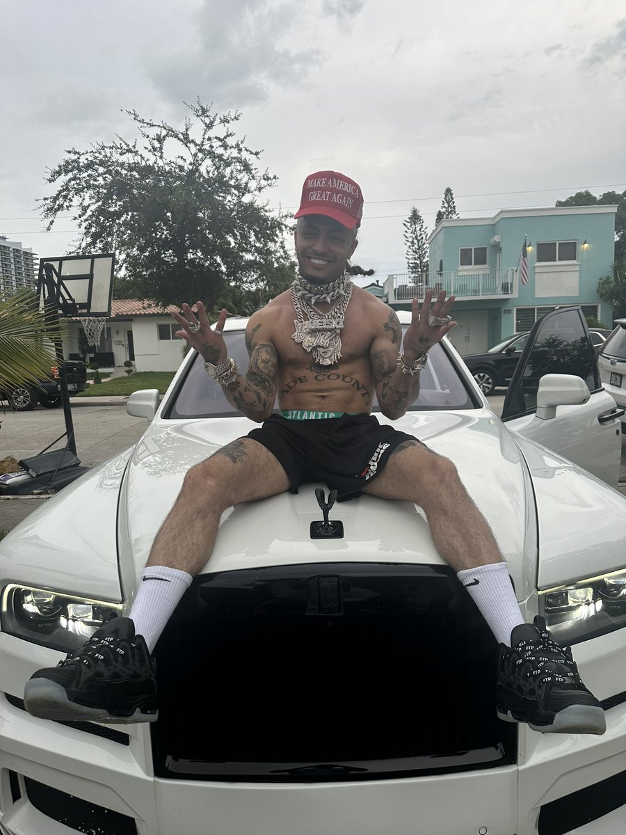 lilpump's tweet photo. @stevewilldoit not I steve but if Danny drops we know why.. 😂 I’m donating my wallet to the Trump administration but if u still givin out Richard Millie’s I’ll take one my boy 👊🏼❤️ https://t.co/HsPk2XENrb