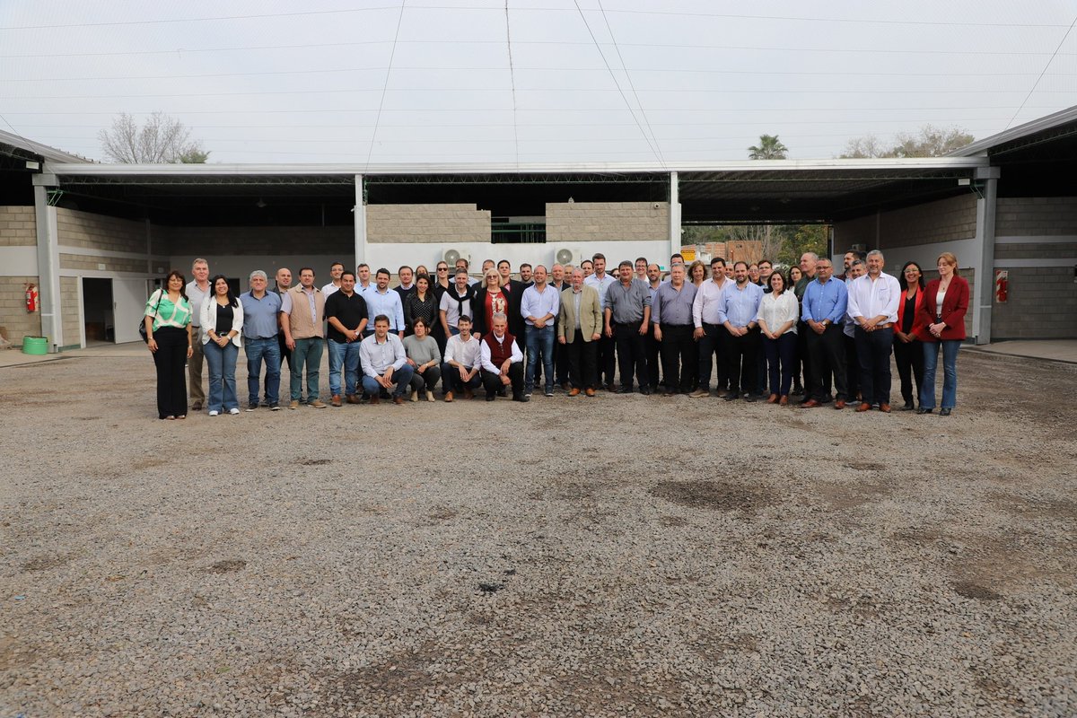 fororadicalSF's tweet photo. MASIVA REUNIÓN DEL FORO EN MONTE VERA 🇵🇱💪

Más de 50 mandatarios de gobiernos locales se reunieron en un nuevo encuentro del Foro de intendentes más representativo del país. https://t.co/asplEKZkwI