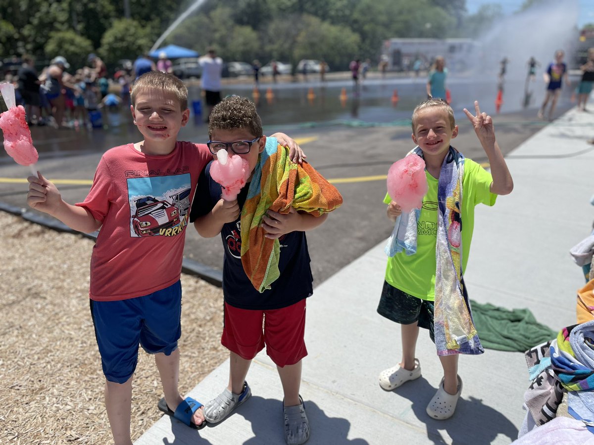 AESBulls's tweet photo. Shout out to @Antoniafire  You helped make our super sweet playday even sweeter! https://t.co/VOY13iWGaF