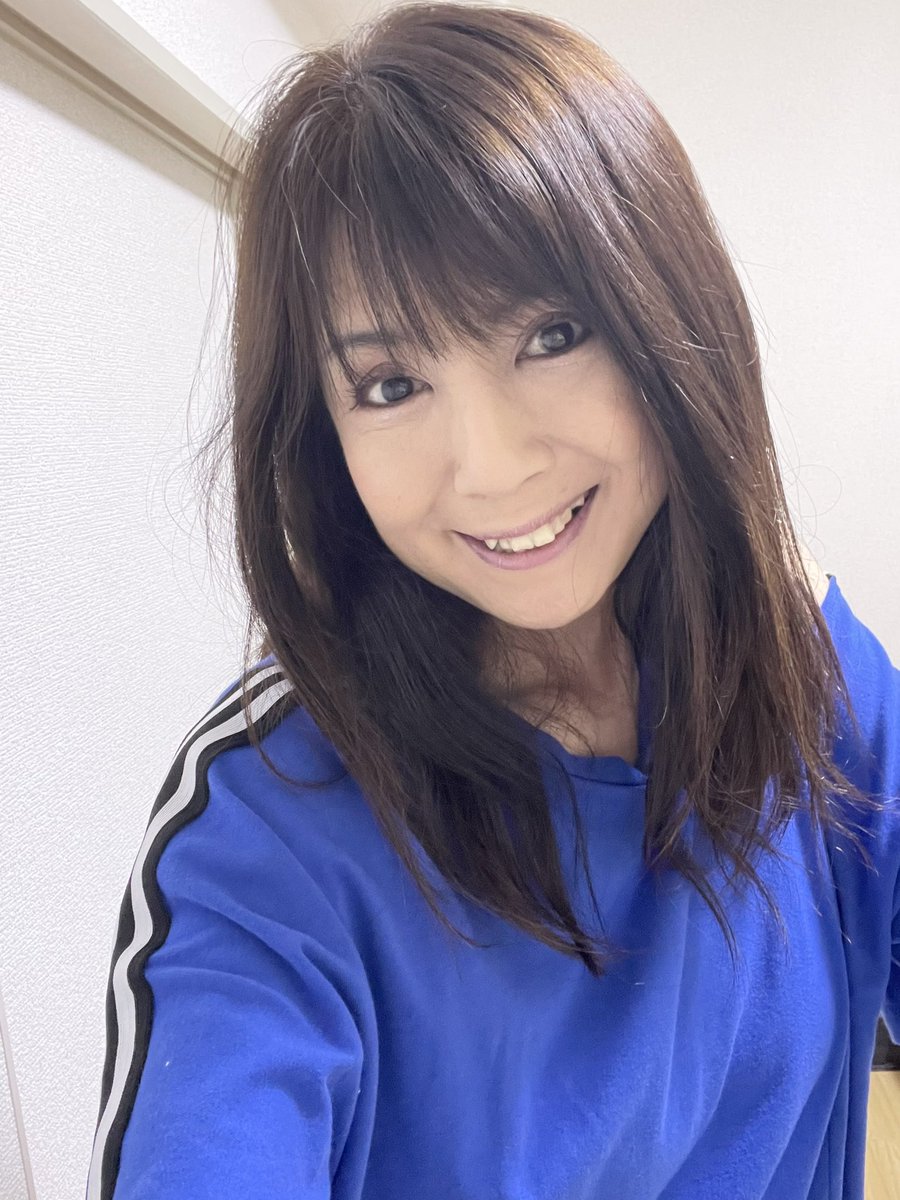rui_saku's tweet photo. おはようございます😊告知です🥰
週刊大衆第一弾、第二弾と発売されましたが、この度第三弾！6月17日発売で憧れの小林ひとみさんとの対談が掲載されます。対談4ページ&袋とじコラボグラビア各4ページ、過去の写真集からですが前回とは全く別の写真^ ^
お会いした事がなく念願叶って大興奮でした❣️オーラがすごくてドキドキ💓
コラボサイン色紙のプレゼント企画もあります╰(*´︶`*)╯♡
是非是非手に取ってご覧下さい^ ^
皆様素敵な週末をお過ごし下さい😘
