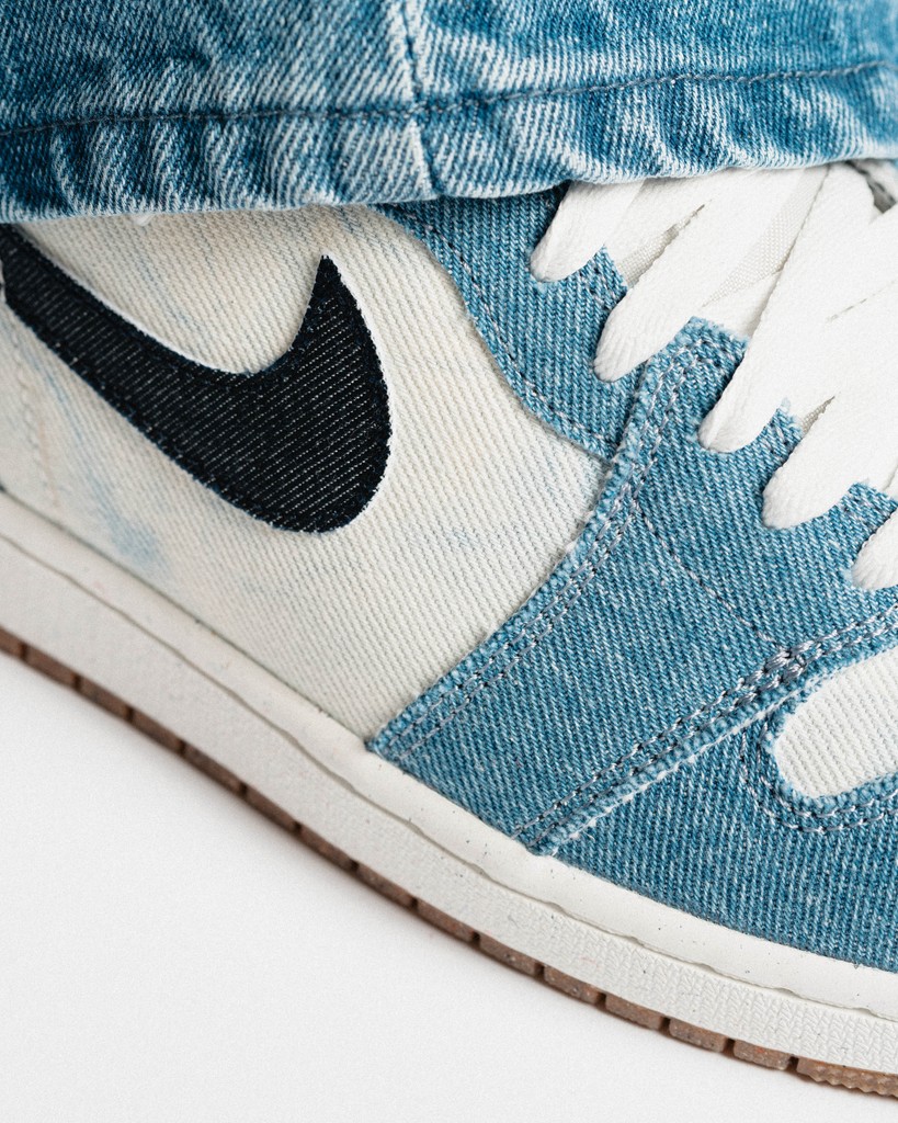AFEWSTORE's tweet image. SHOP LINK ➡️ l8r.it/zITV

Elevating the classic Jordan Retro, this denim-inspired edition combines your favorite jeans' vibe with premium materials and modern accents. Perfect for a fresh, on-trend look. 

#afewstore #JordanRetro #DenimVibes #SneakerStyle