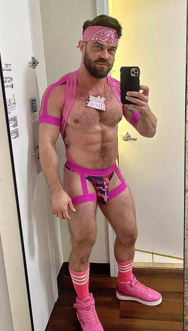 Submitting my application for Pink Power Ranger 💖💅🏼💪🏻 https://t.co/xICffBwLq7