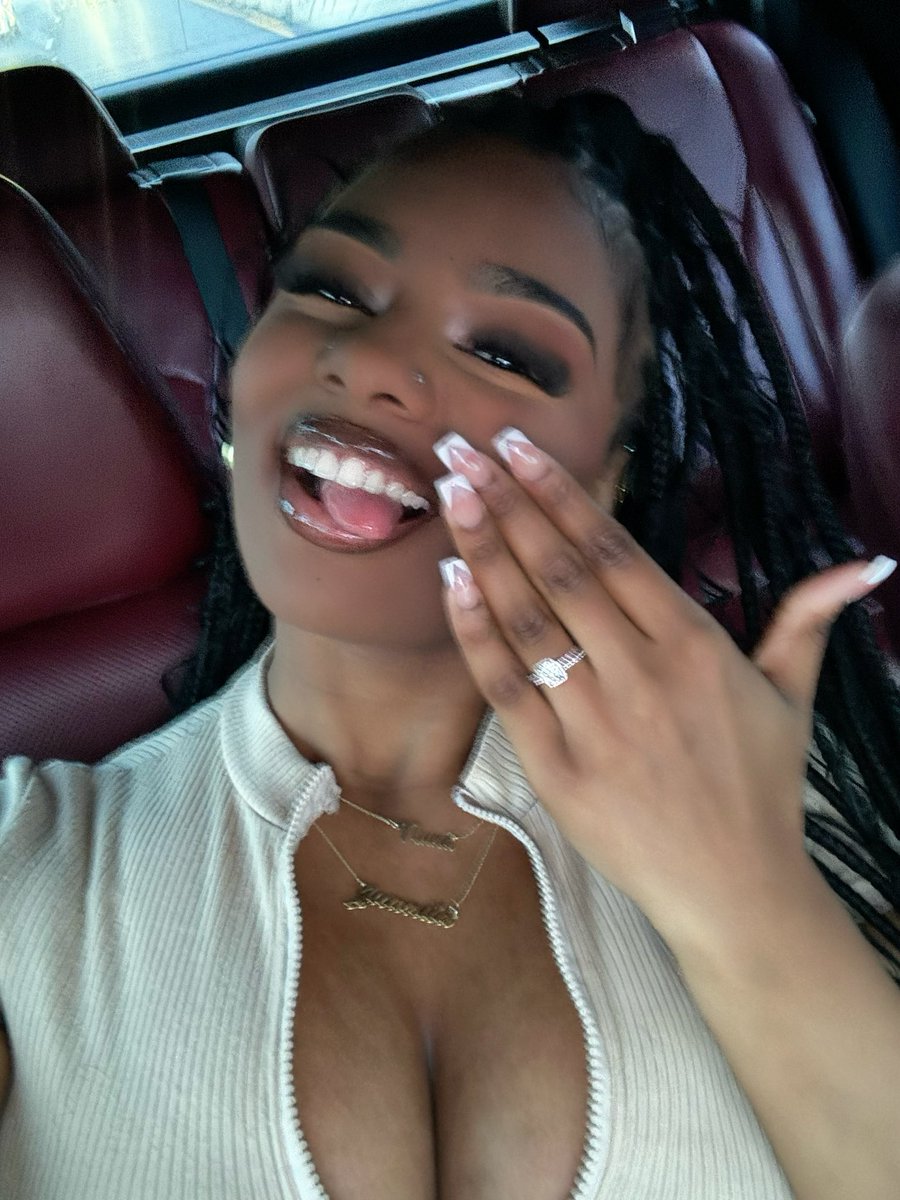 neilaajay's tweet image. Oh nothing married🙈