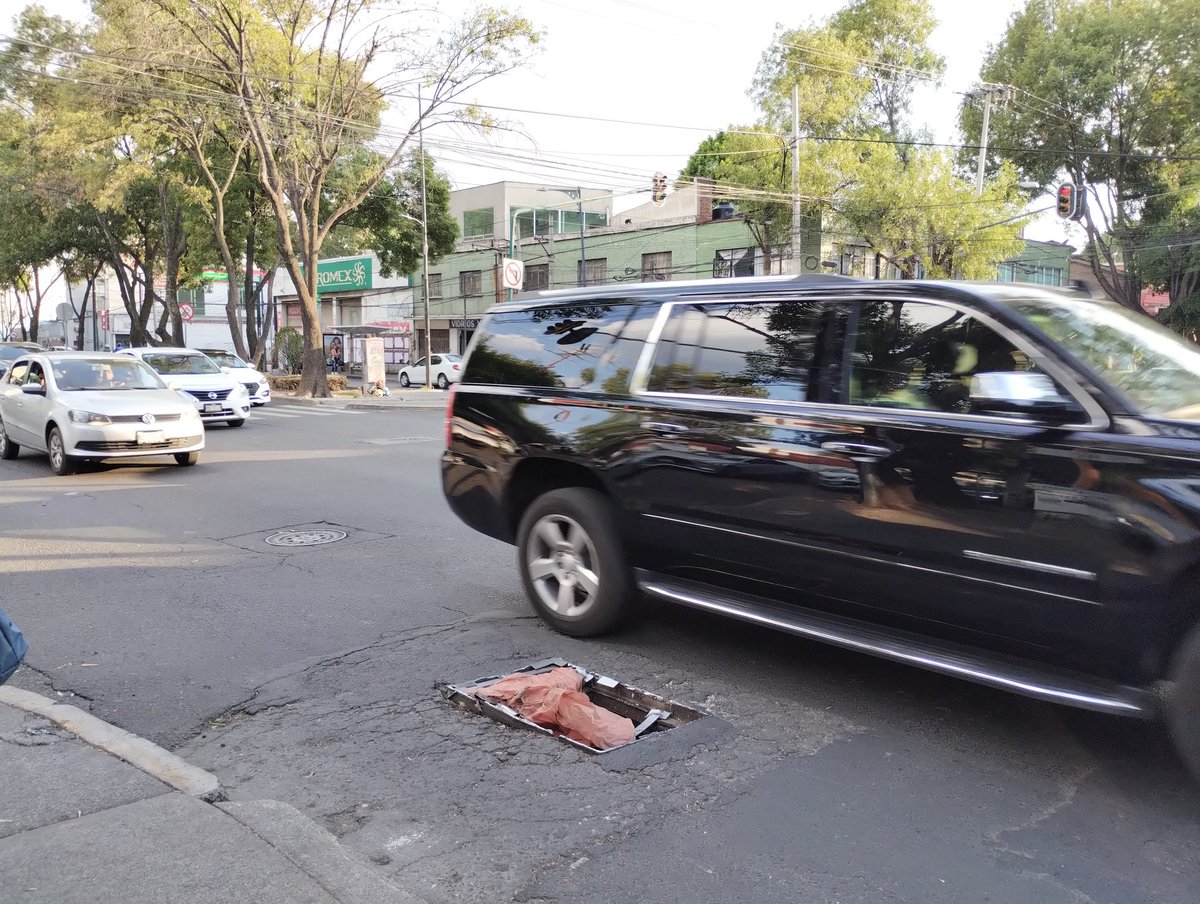 ulisesmartin's tweet photo. @AlcaldiaCoy hay registro sin tapa sobre división del norte esquina Xicoténcatl. Está muy peligroso. https://t.co/WcRYiQsRvQ