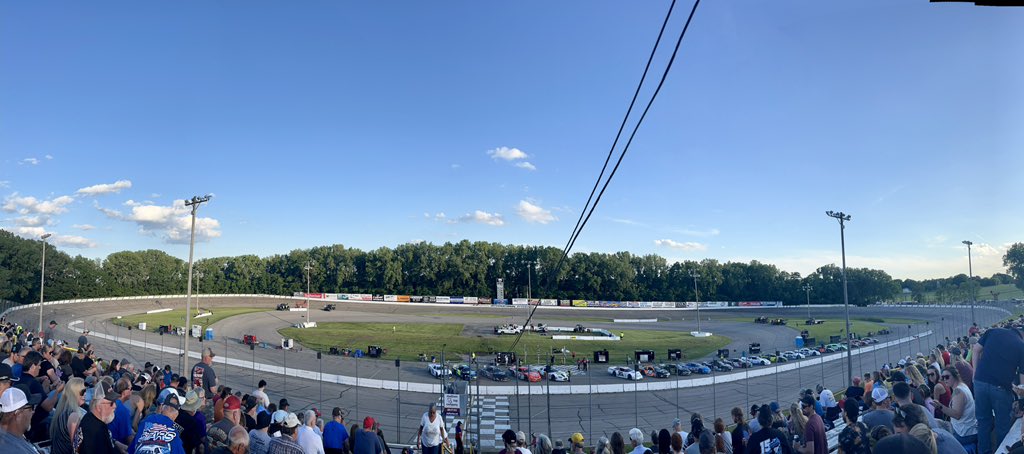 khifan's tweet photo. Ready to get the festivities going on a BEEEEYOOOTIFUL evening @MISRacing! Race day ☝️of the Wisconsin Double.
@racewithstars
#ShortTrackFridayNight
@ThePostman68
#Postman68 https://t.co/Wpl5Uxhkqc