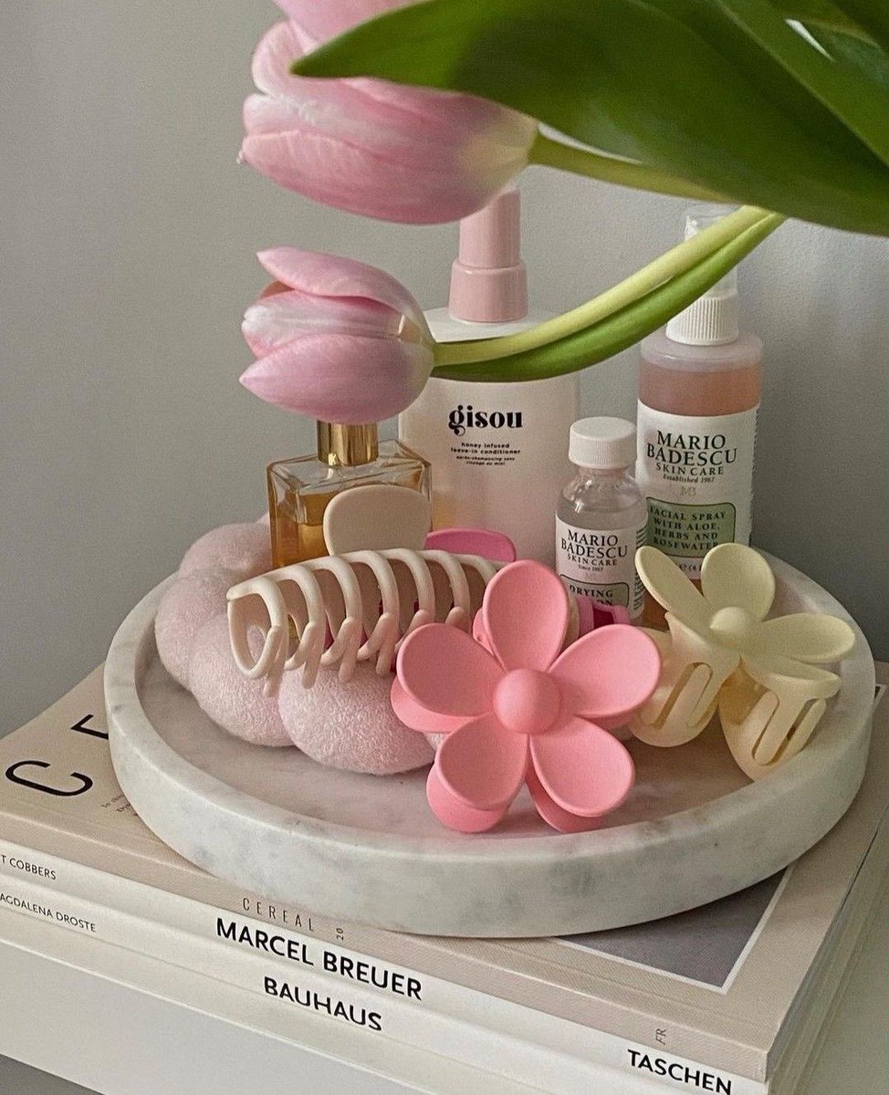 Diorgirlx's tweet photo. i  am addicted to looking after myself https://t.co/1dLMjwEEaN