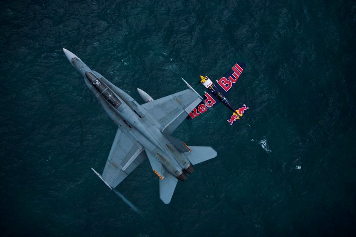 MattHallRacing's tweet image. Doing my final flight in an F18 with Kirby on my wing prior to me transitioning to Red Bull Air Race. #f18 #f18hornet #fighterpilot #redbull #givesyouwings @KirbyChambliss