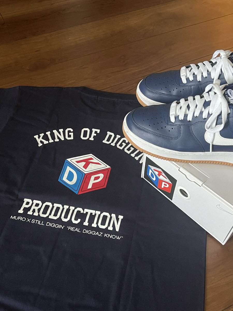 takuraw_1118's tweet photo. ネイビーのTシャツとネイビーのスニーカーでお出かけします。

#stilldiggin #KODP https://t.co/THpB1i6AV9