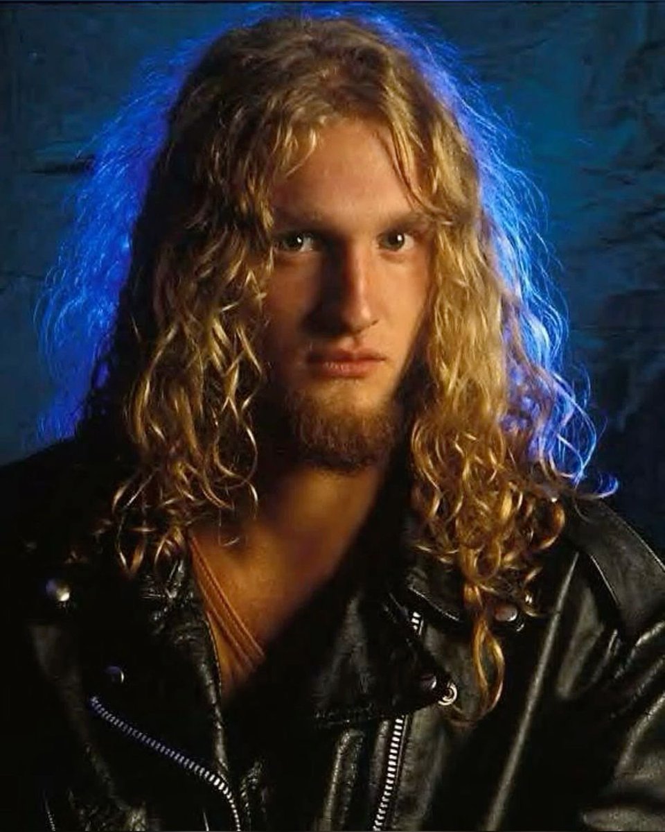 laynesdaily's tweet photo. layne staley and jerry cantrell in 1990 💙 https://t.co/mmoFWjCR0d