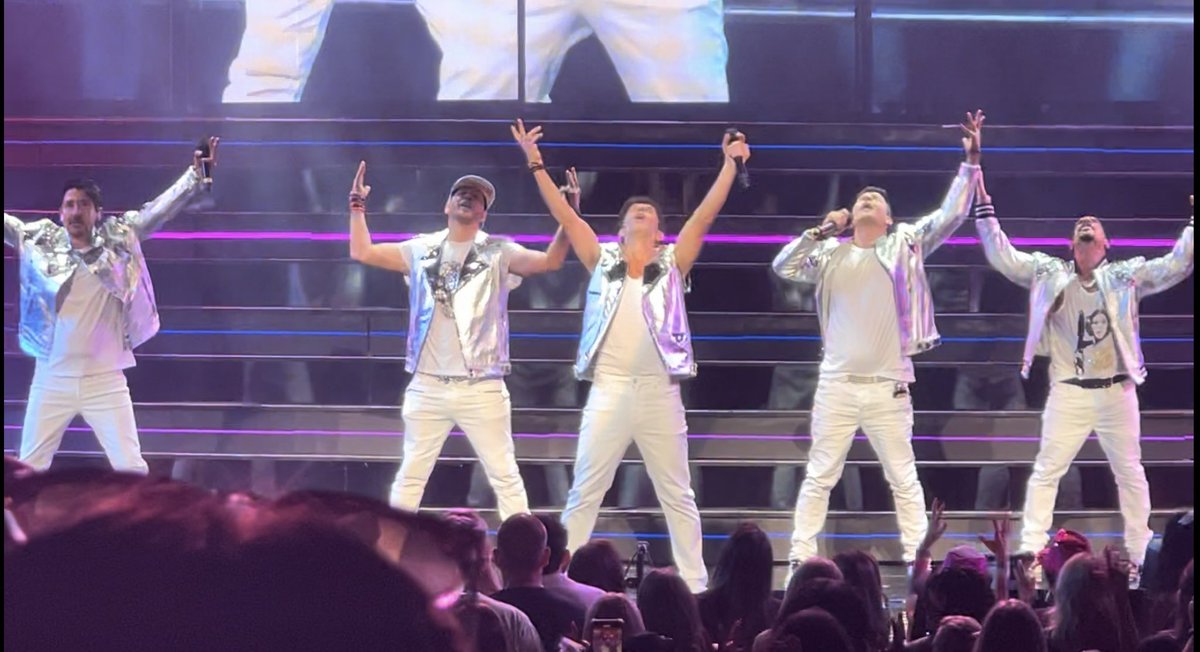 AngelaKenst's tweet photo. @DonnieWahlberg  Thanks for making us all feel like we’re Still Kids. Anywhere you go I’ll follow…😘 https://t.co/OVNle9yErM