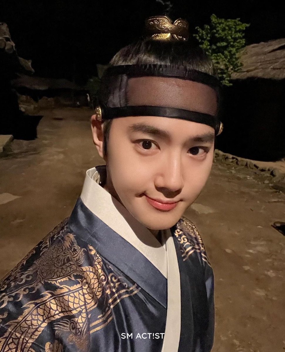 کینگ لی گون پادشاه چوسانه
کینگ سوهو پادشاه قلب منه

<a href="/weareoneEXO/">EXO</a> #SUHO