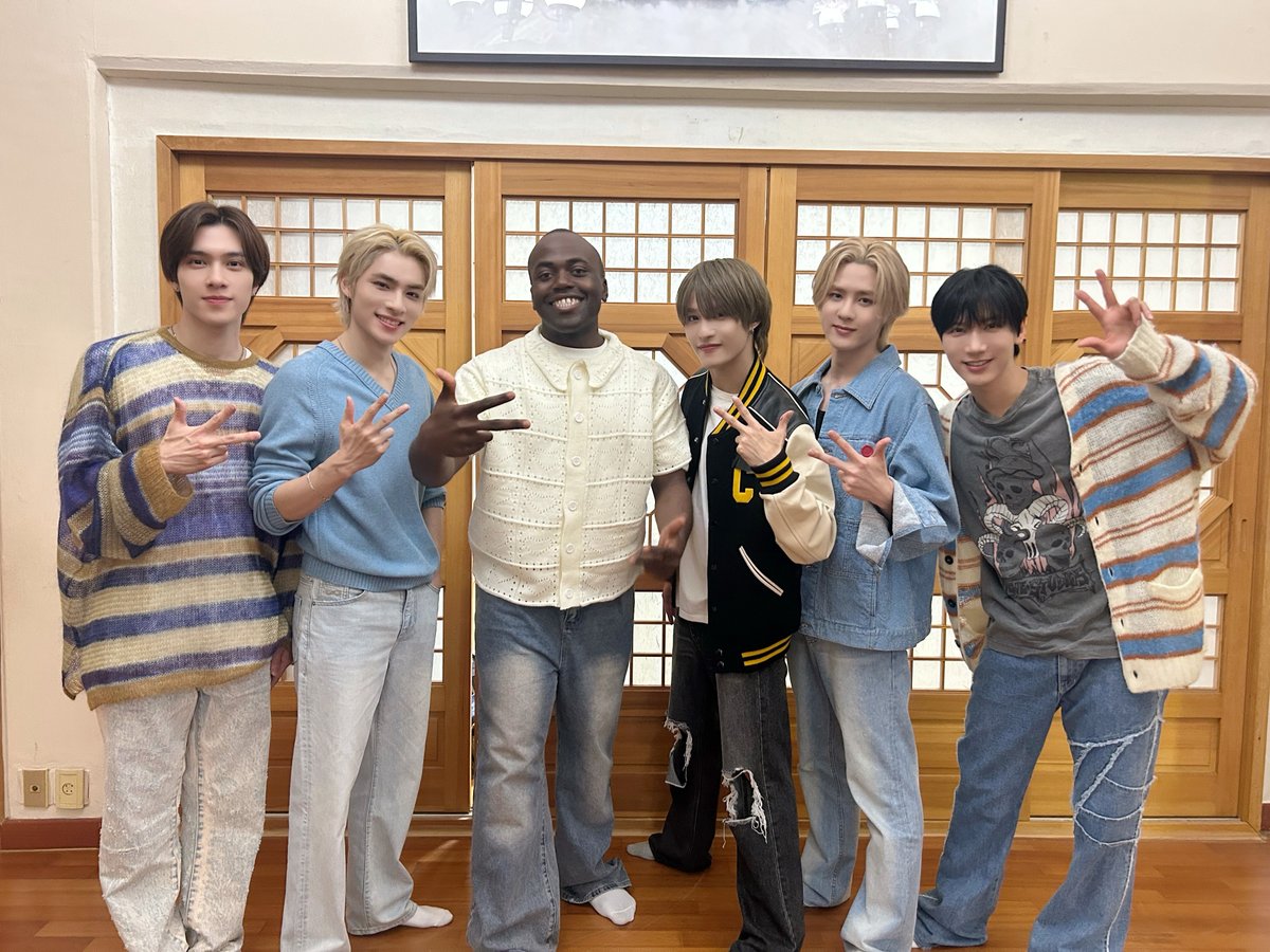 WayV tweet media