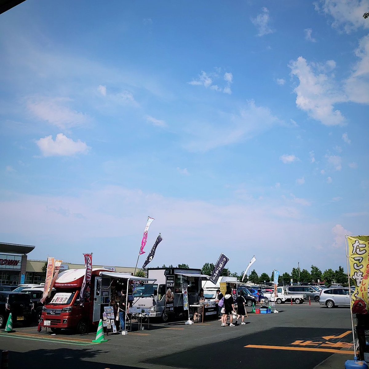 kitchen_ambers's tweet photo. 今日は古都ひろさき花火の集いへの出店で、イオンタウン弘前樋の口さんにお邪魔してます。

昨日から弘前観光も兼ねて来ていたんですが、途中でオーバーヒートして危なくたどり着けなくところでした…。

メーカーも違うのに快く修理を請け負ってくれた日産弘前東店さんに心から感謝しております。 https://t.co/EZDjhT9tcX