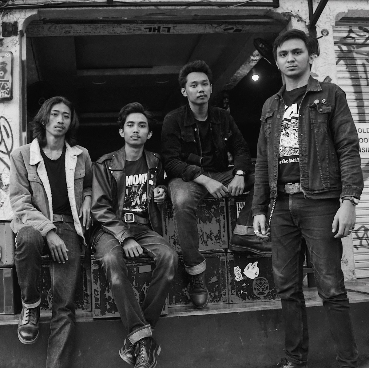 JailBreakerrr's tweet photo. YOUTH HAS NO END sudah rilis dan dinikmati di bandcamp jailbreaker https://t.co/dHKYZKpeeP Dinikmati monggo!!!
#jailbreaker #youthhasnoend #punk #yogyakarta https://t.co/0hY7lRvMJ9