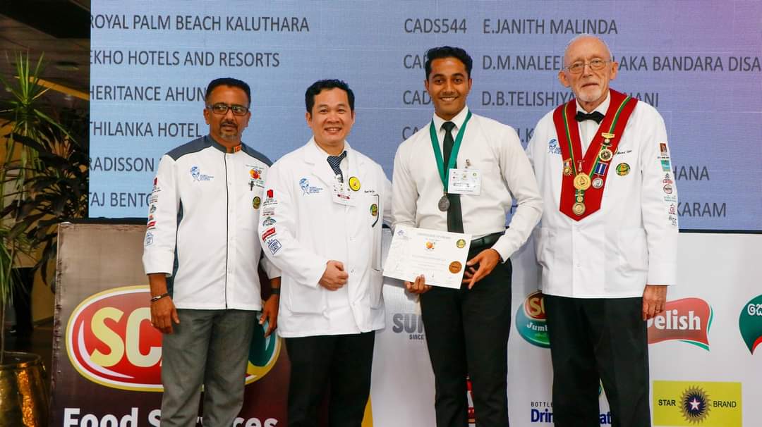 Chathurangar01's tweet photo. Proud to have competed at the #Tea, #Coconut, and #Spice Culinary #Challenge 2024 held at the  BMICH in Colombo. Honored to receive a #BronzeMedal in the C2 #Coconut #Mocktail category.  #World_Associatio_of_Chef_Societies https://t.co/IH5IeXCNmC
