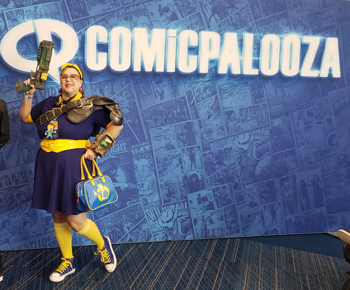 TechnoGeekGirl1's tweet photo. @Comicpalooza #fallout https://t.co/ExCwBbuwRH