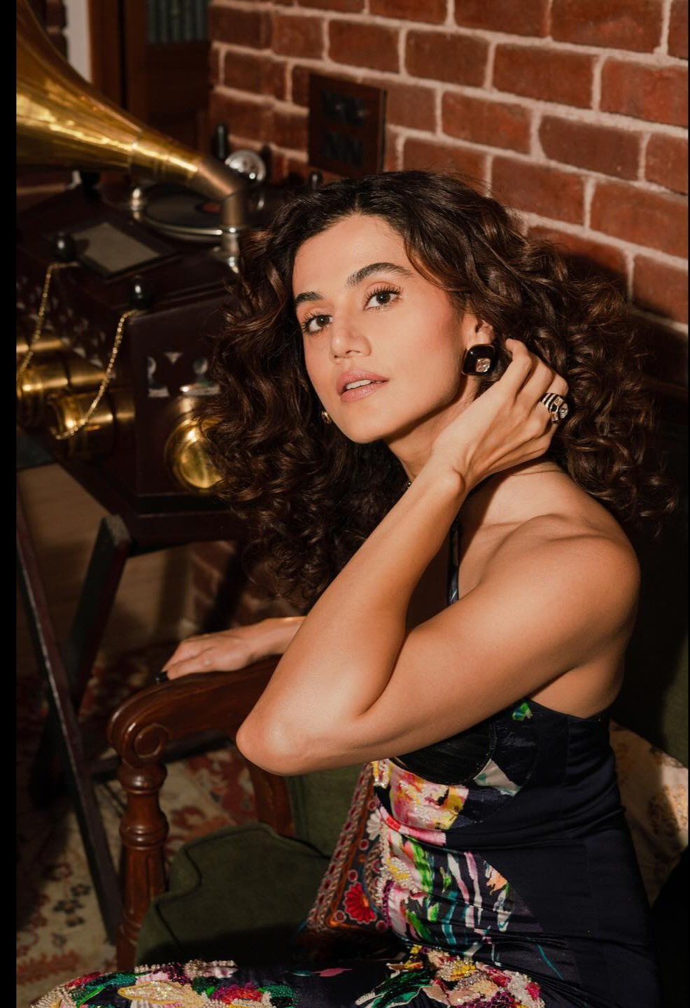 GQFAsvfbEAYhI5-?format=jpg&name=large