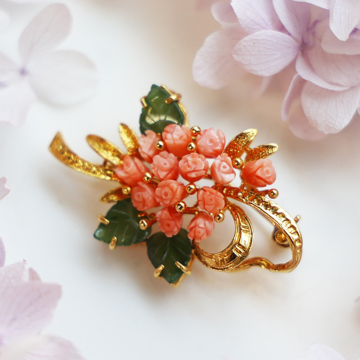 クレメンツ　ヴィンテージブローチ　薔薇　コーラルローズ　アメリカ製　珊瑚 KREMENTZクレメンツ セルロイド ローズ 薔薇 サークル ブローチ