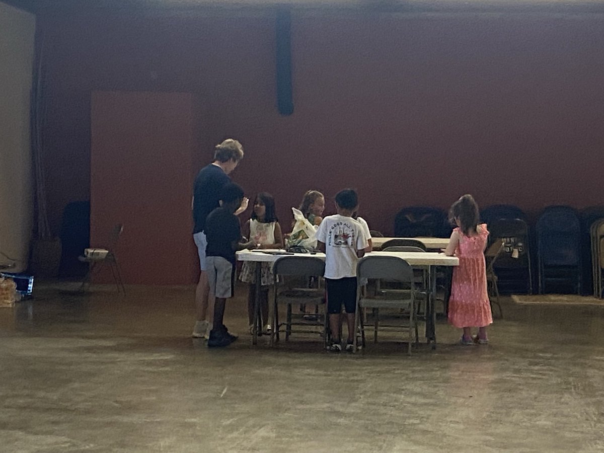 CynthiaZukowski's tweet image. Rock Day at Camp Curiosity. #CrackingGeodes. #MakingGeodes. #LearningRocks ⁦@MarathonTxLib⁩ ⁦@CynthiaZukowski⁩ ⁦@tharkey⁩