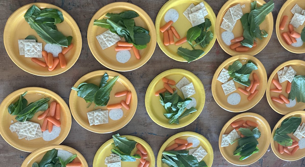 Let us (lettuce) party! From garden to table. #Kindergarten 💕🥬