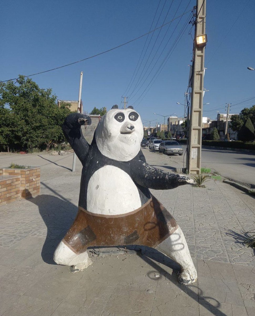 insane poses tweet media