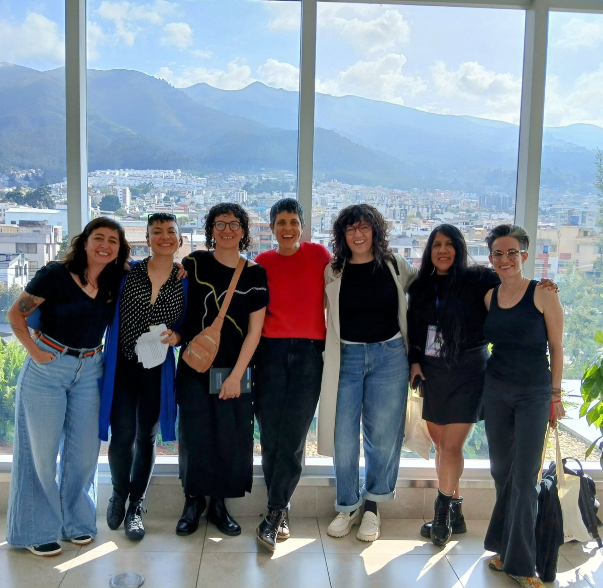 cristinaburneos's tweet photo. @carlabadilloco1 @ambliopia Mafe Moscoso Karina Marín @gabrielawiener @surplusera 
Postal #FilQuito 2024 ante las montañas. ❤️ https://t.co/SipEXh1vAZ