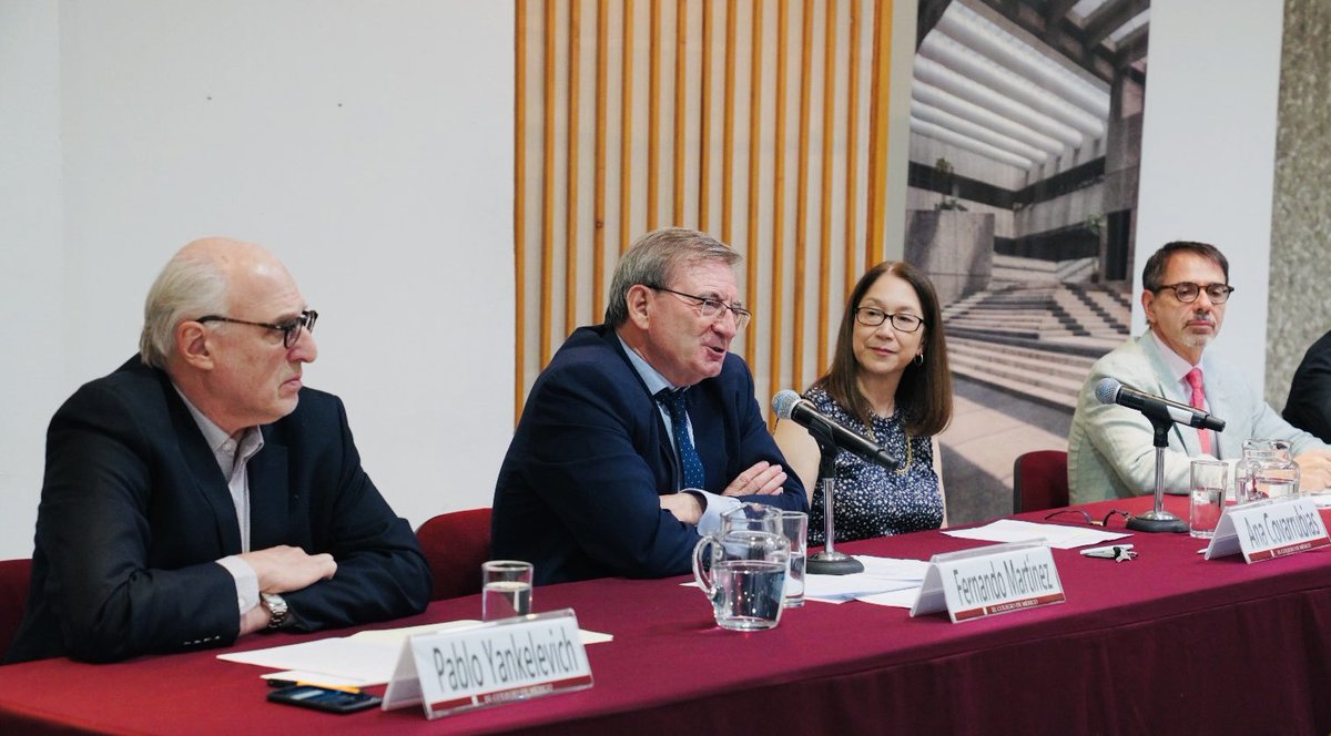 Hoy, en el <a href="/CEIColmex/">CEI Colmex</a>, el Secretario de Estado de Memoria Democrática Fernando Martinez, acompañado de nuestro Embajador Juan Duarte, ha dado una Conferencia titulada “Las  políticas públicas de memoria en 🇪🇸. La Ley de Memoria Democrática". Memoria es Democracia.