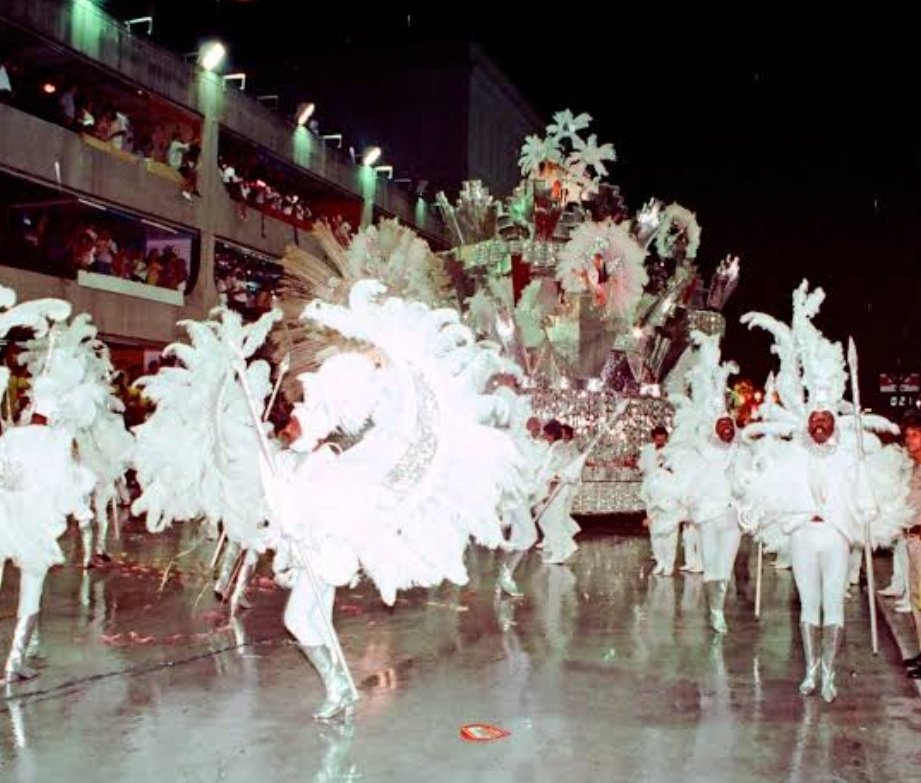 NOSTALGIA | "No Mundo da Lua"