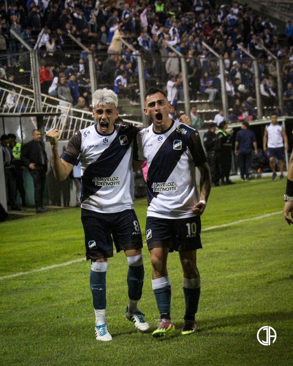 CJAOficial's tweet photo. Federal A - Fecha 14 / Zona 4

🗣 ¡Final del primer tiempo!

#JuventudAntoniana 2 - 1 #SarmientoLaBanda

#SomosAntonianos💙🤍🤎 https://t.co/8x13VZzb3H